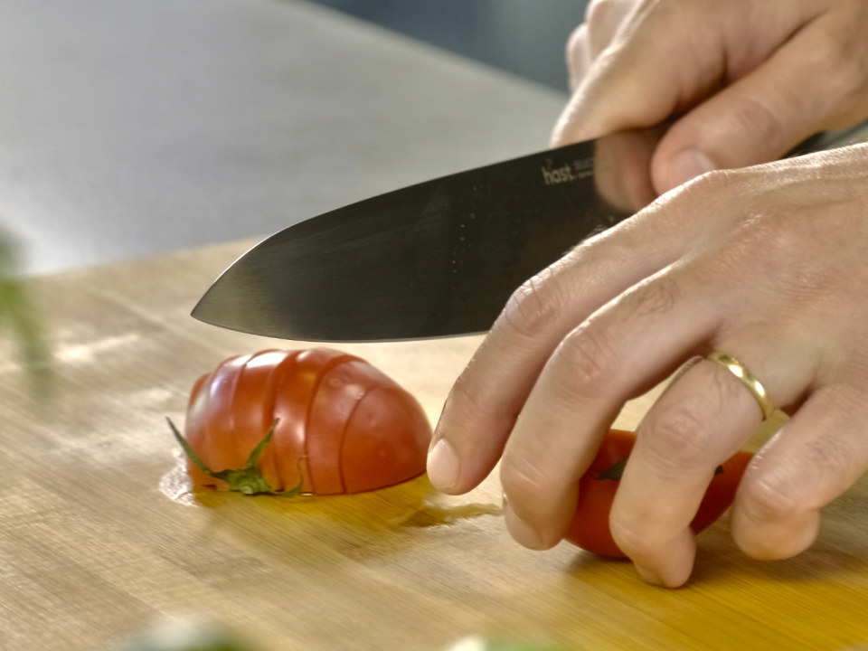 https://www.hast.co/cdn/shop/files/Hast_Selection_series_8-inch_chef_knife-matte_silver-slicing_tomato_600x600@2x.png?v=1668154229