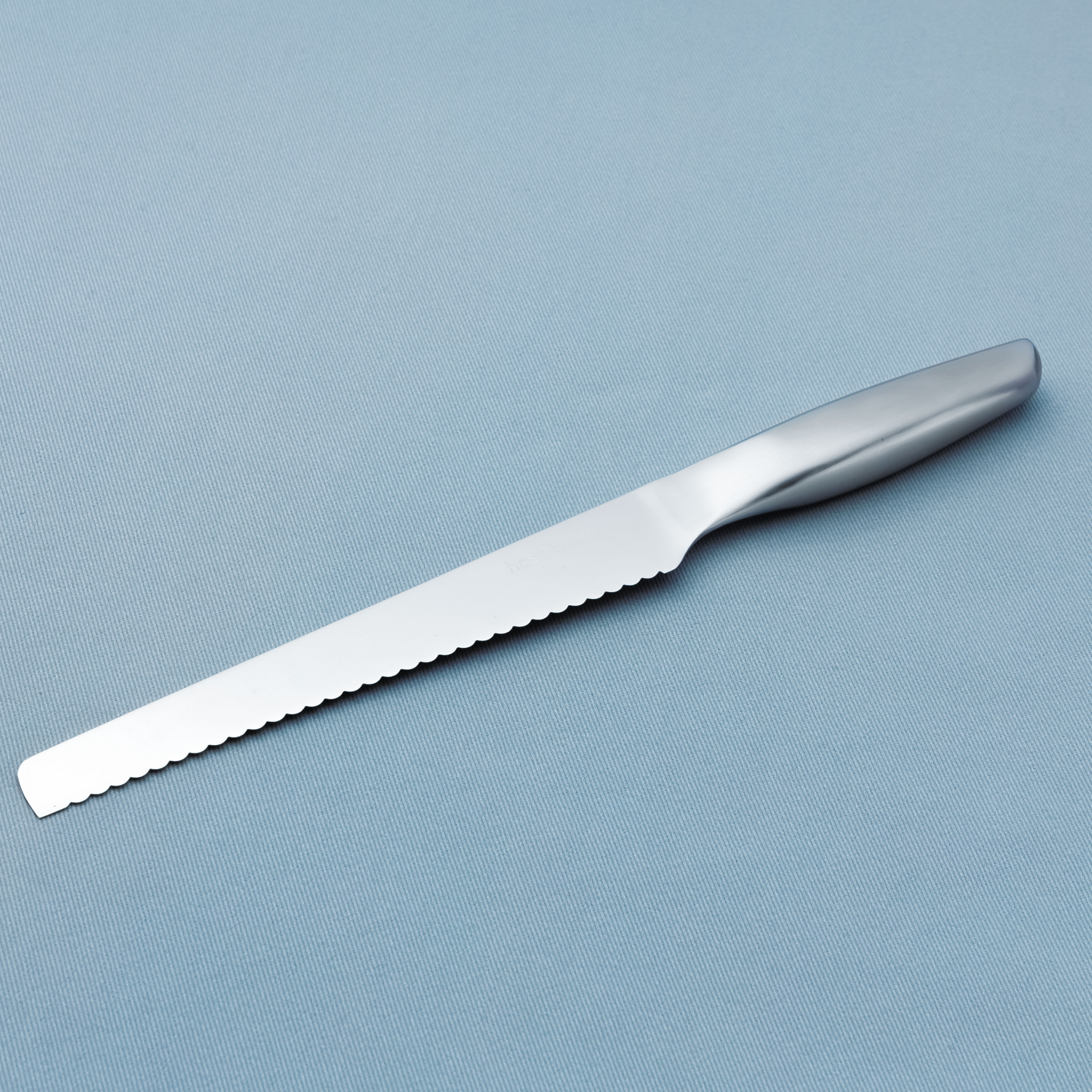 https://www.hast.co/cdn/shop/products/HastSelectionJapaneseCarbonsteel8-inchBreadKnife-1_1024x1024@2x.png?v=1693469859